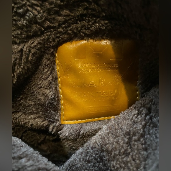 Authentic Manitoba mukluks - Picture 2 of 4